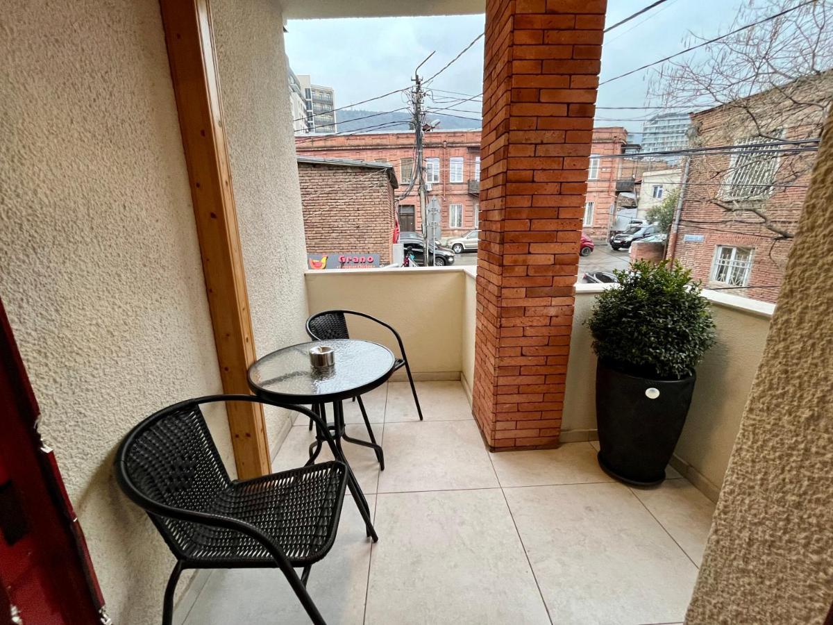 Hotel Well Inn Tbilisi Bagian luar foto