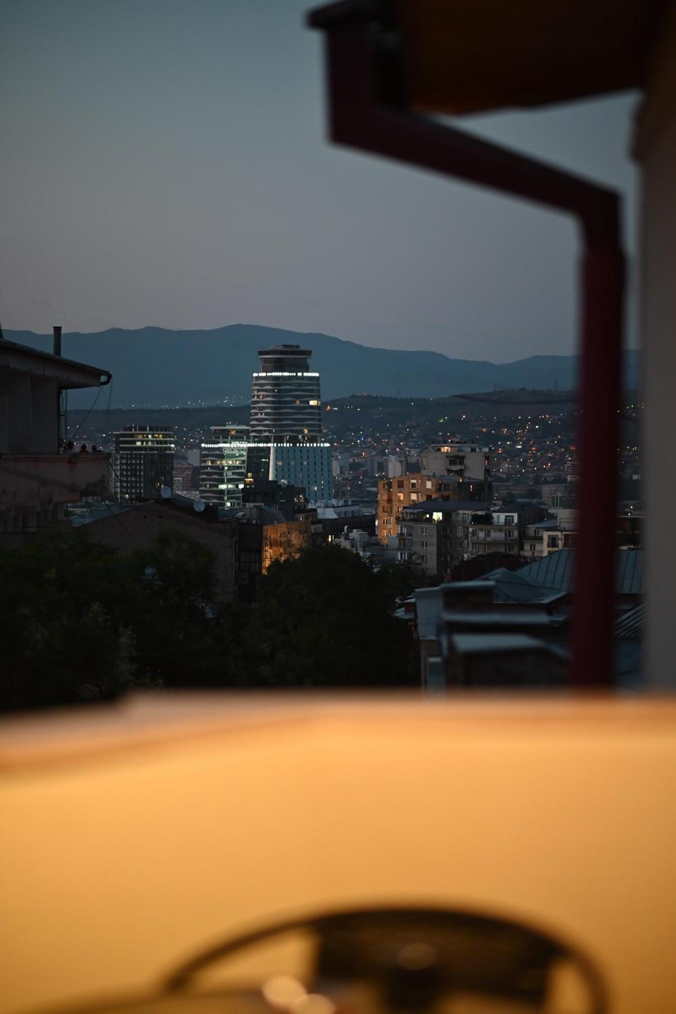 Hotel Well Inn Tbilisi Bagian luar foto
