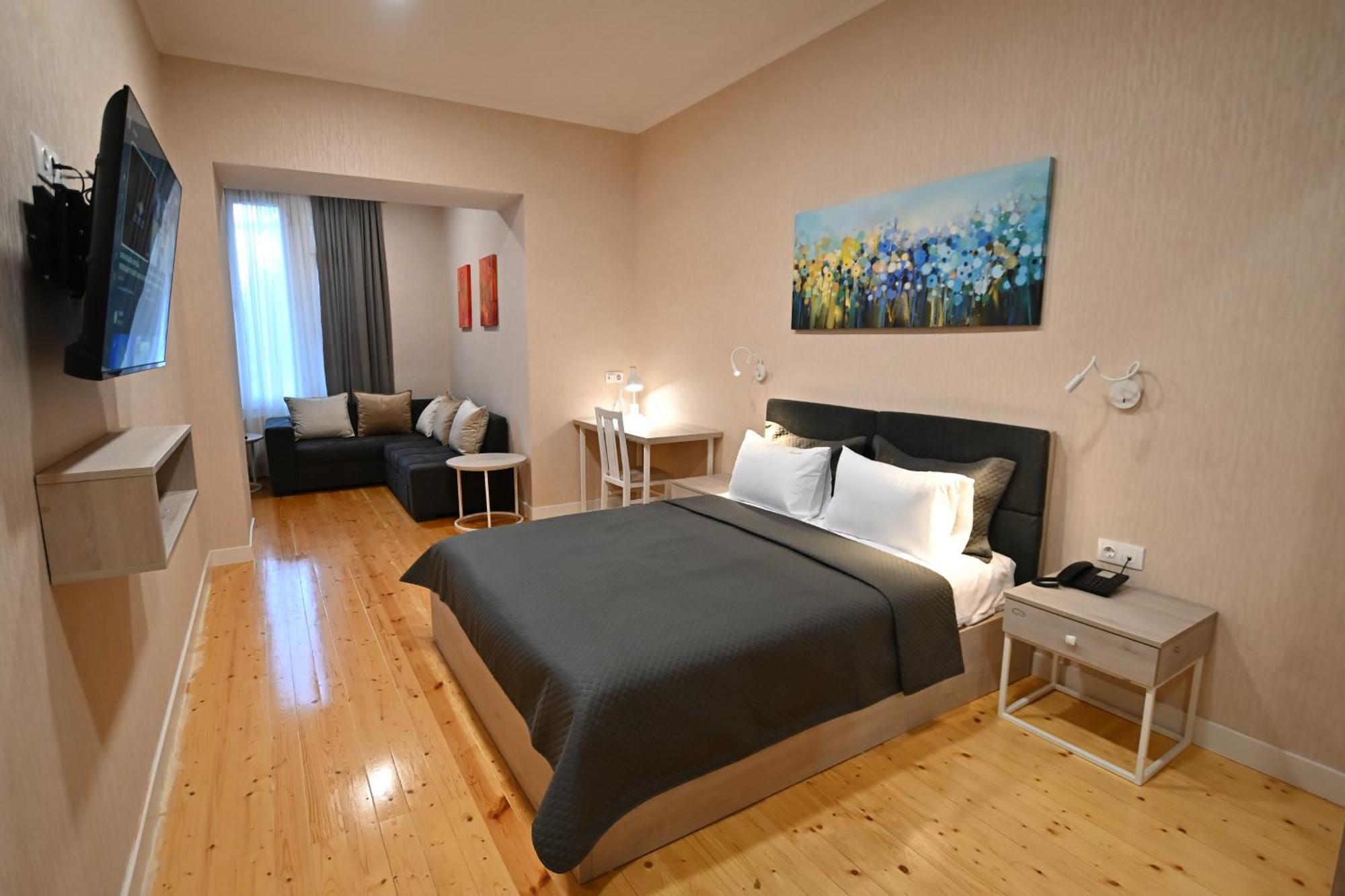 Hotel Well Inn Tbilisi Bagian luar foto