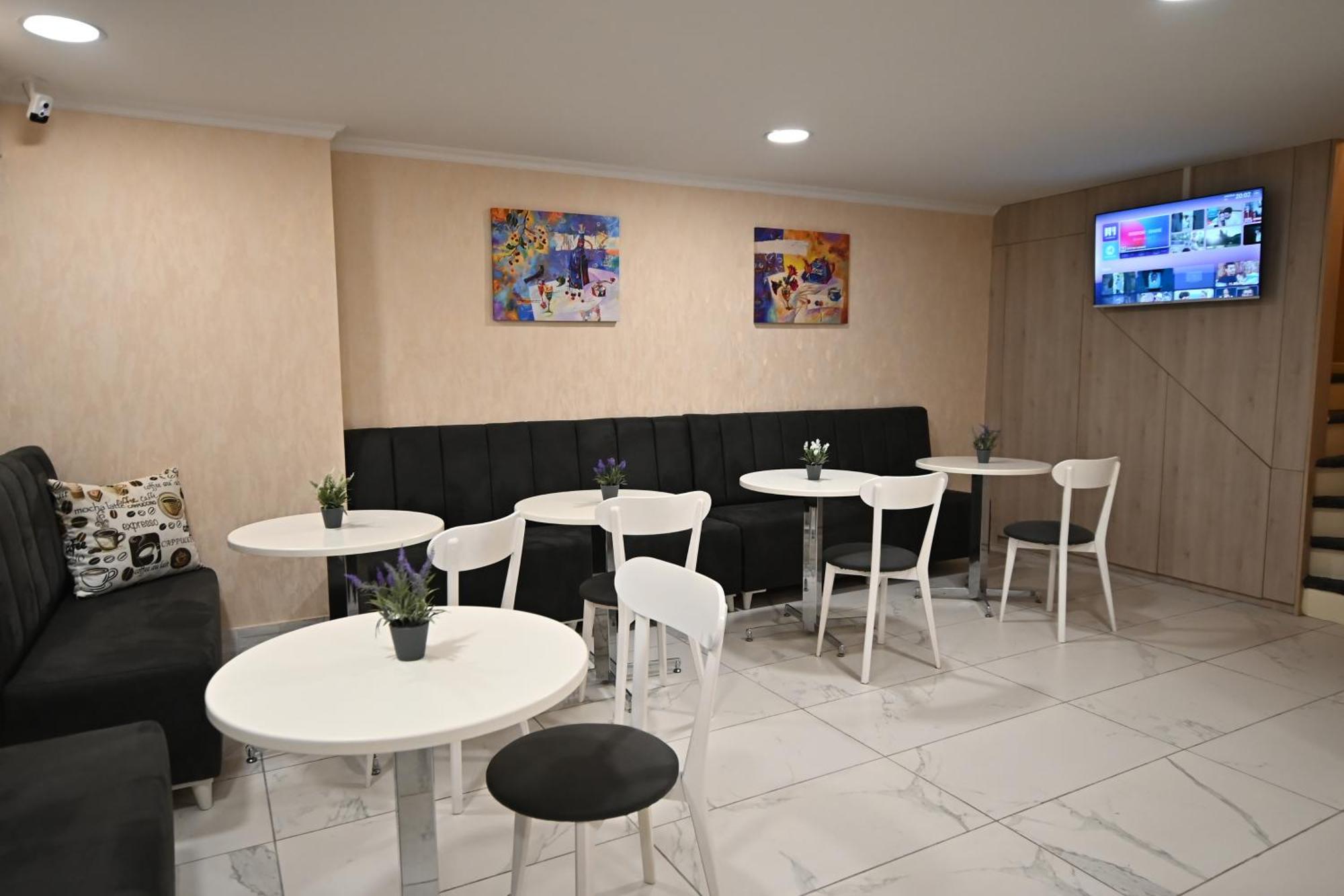 Hotel Well Inn Tbilisi Bagian luar foto