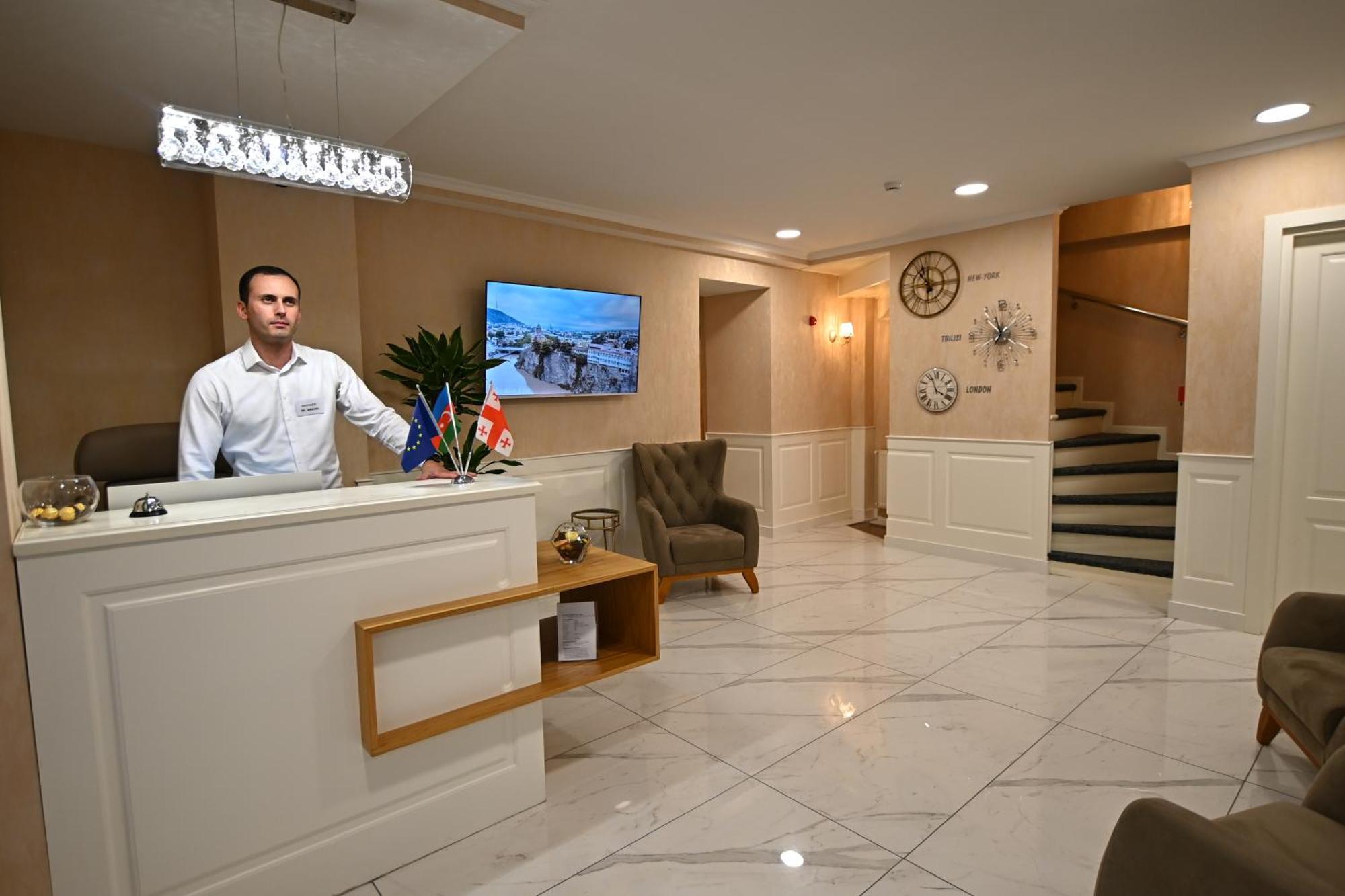 Hotel Well Inn Tbilisi Bagian luar foto