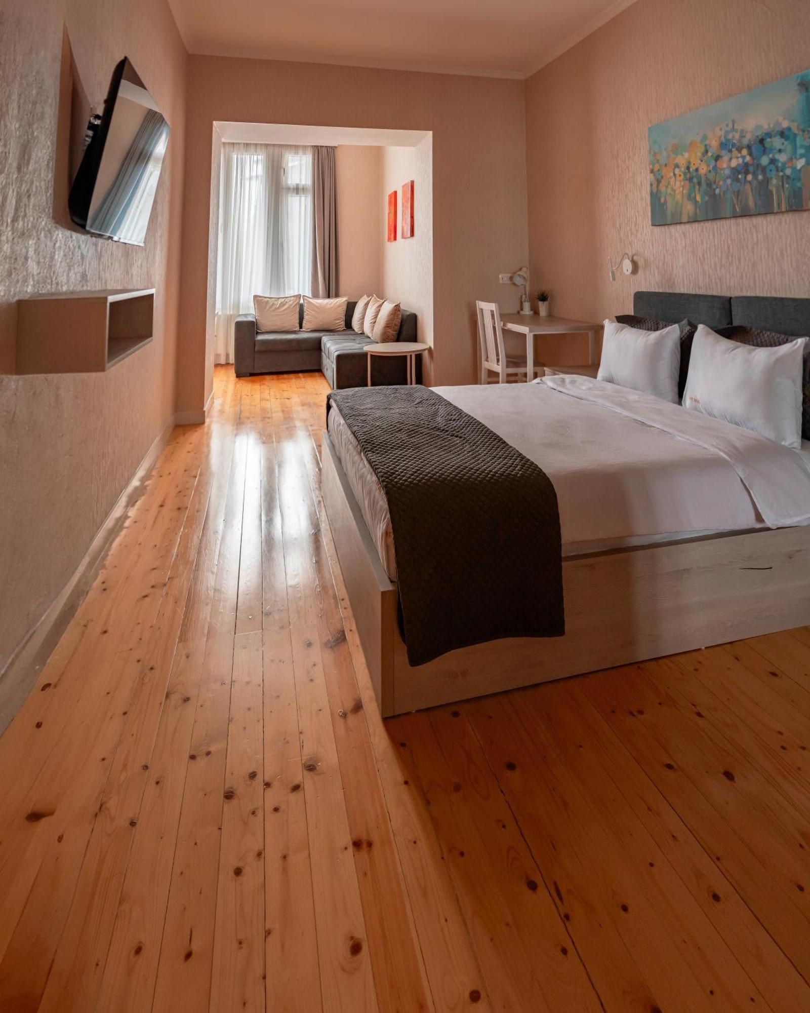 Hotel Well Inn Tbilisi Bagian luar foto