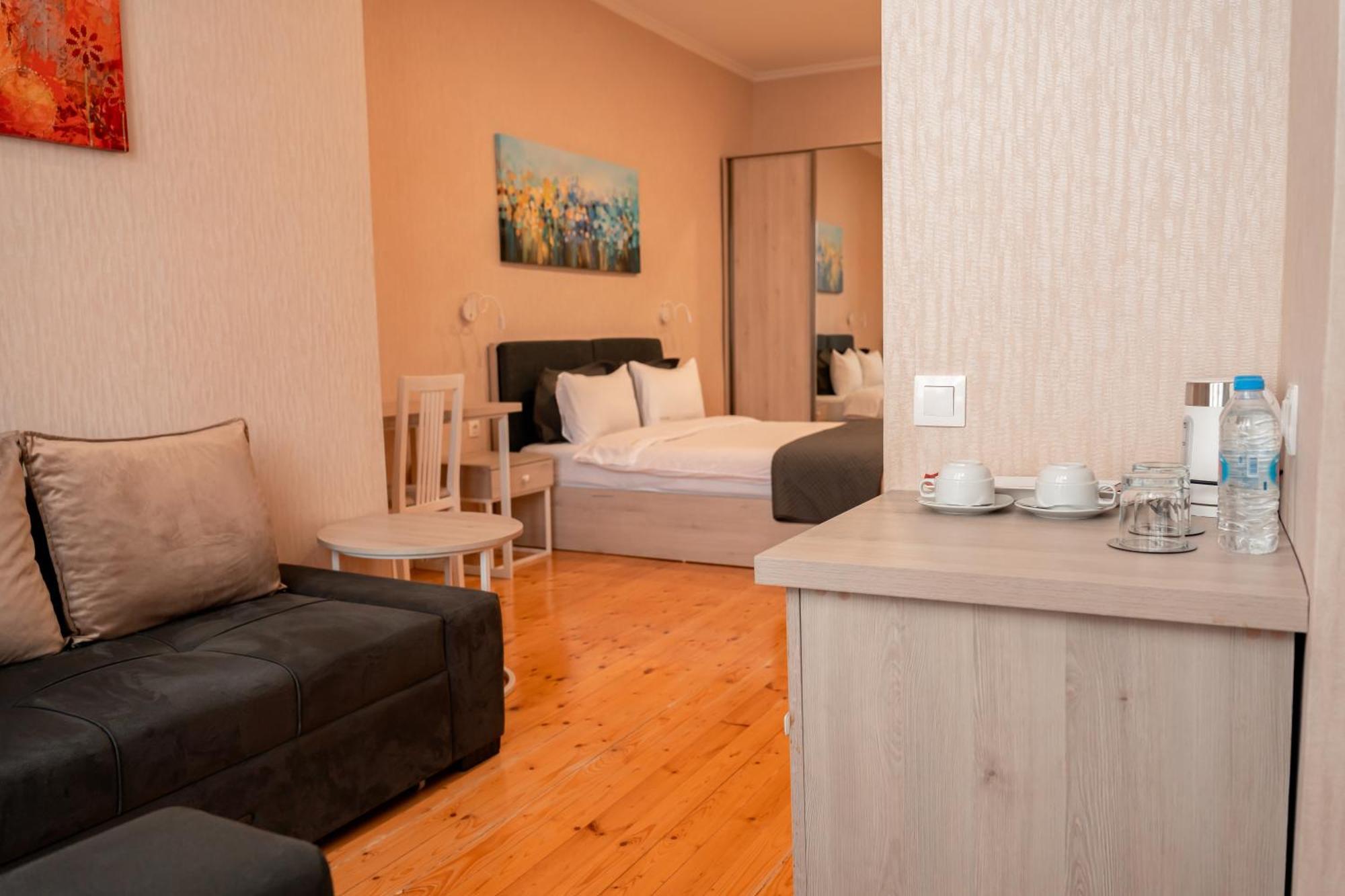Hotel Well Inn Tbilisi Bagian luar foto