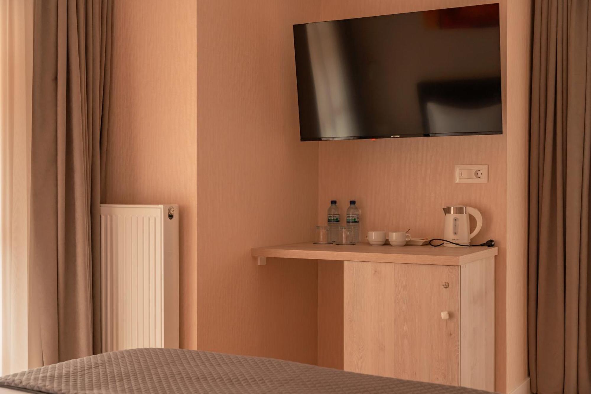 Hotel Well Inn Tbilisi Bagian luar foto