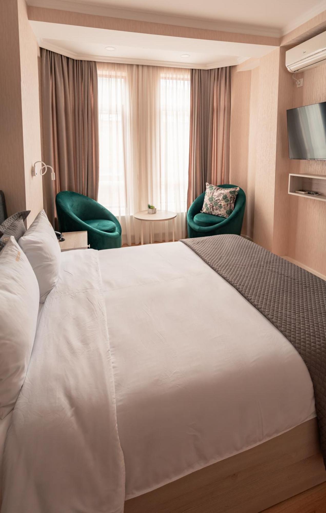 Hotel Well Inn Tbilisi Bagian luar foto