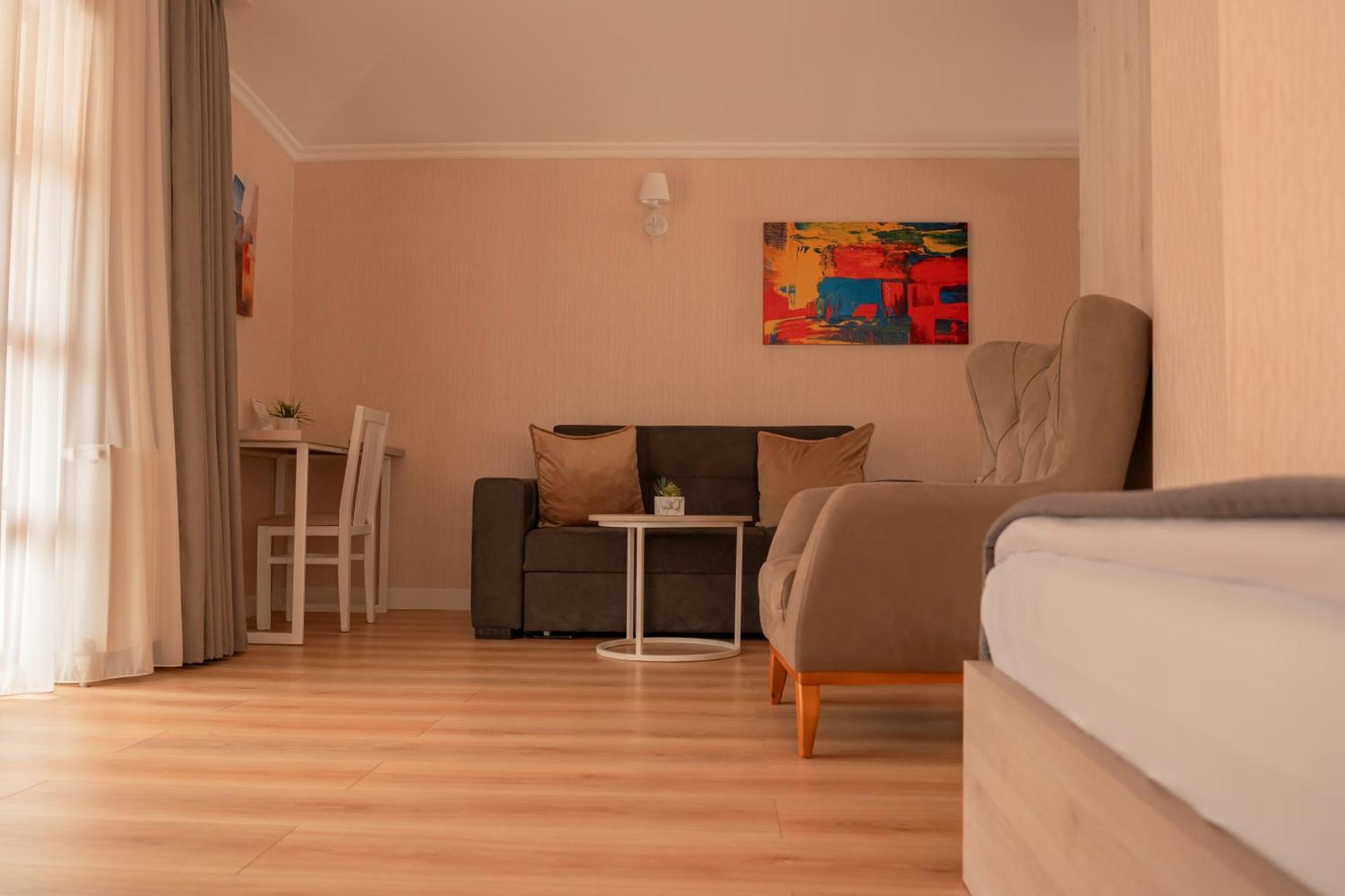 Hotel Well Inn Tbilisi Bagian luar foto