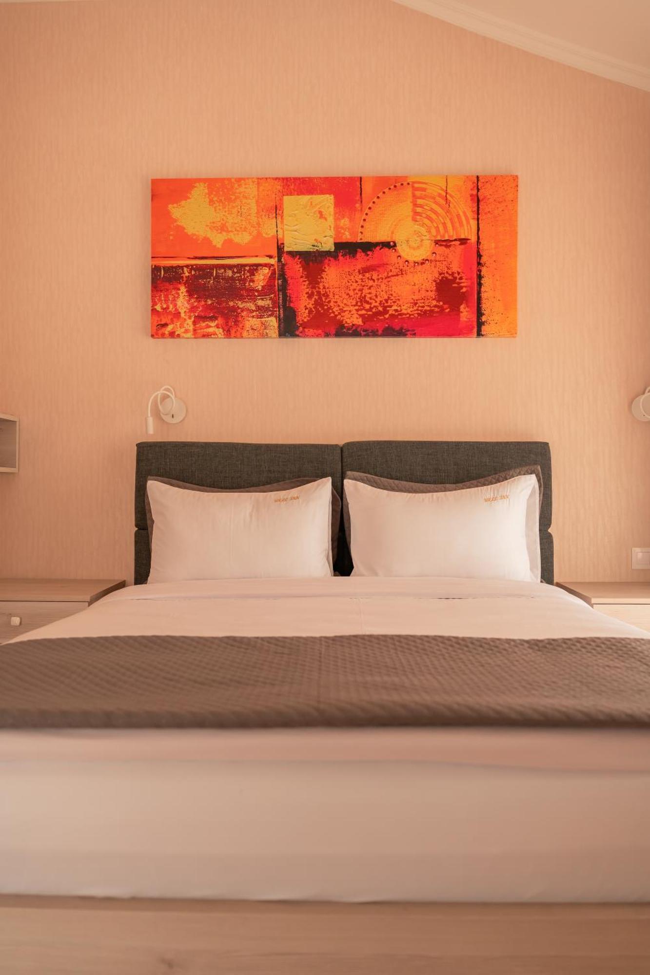 Hotel Well Inn Tbilisi Bagian luar foto
