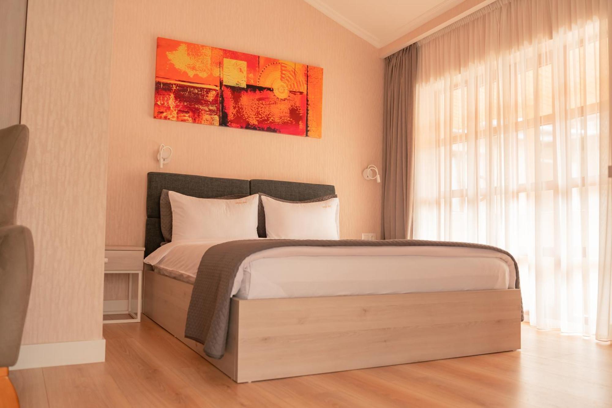 Hotel Well Inn Tbilisi Bagian luar foto