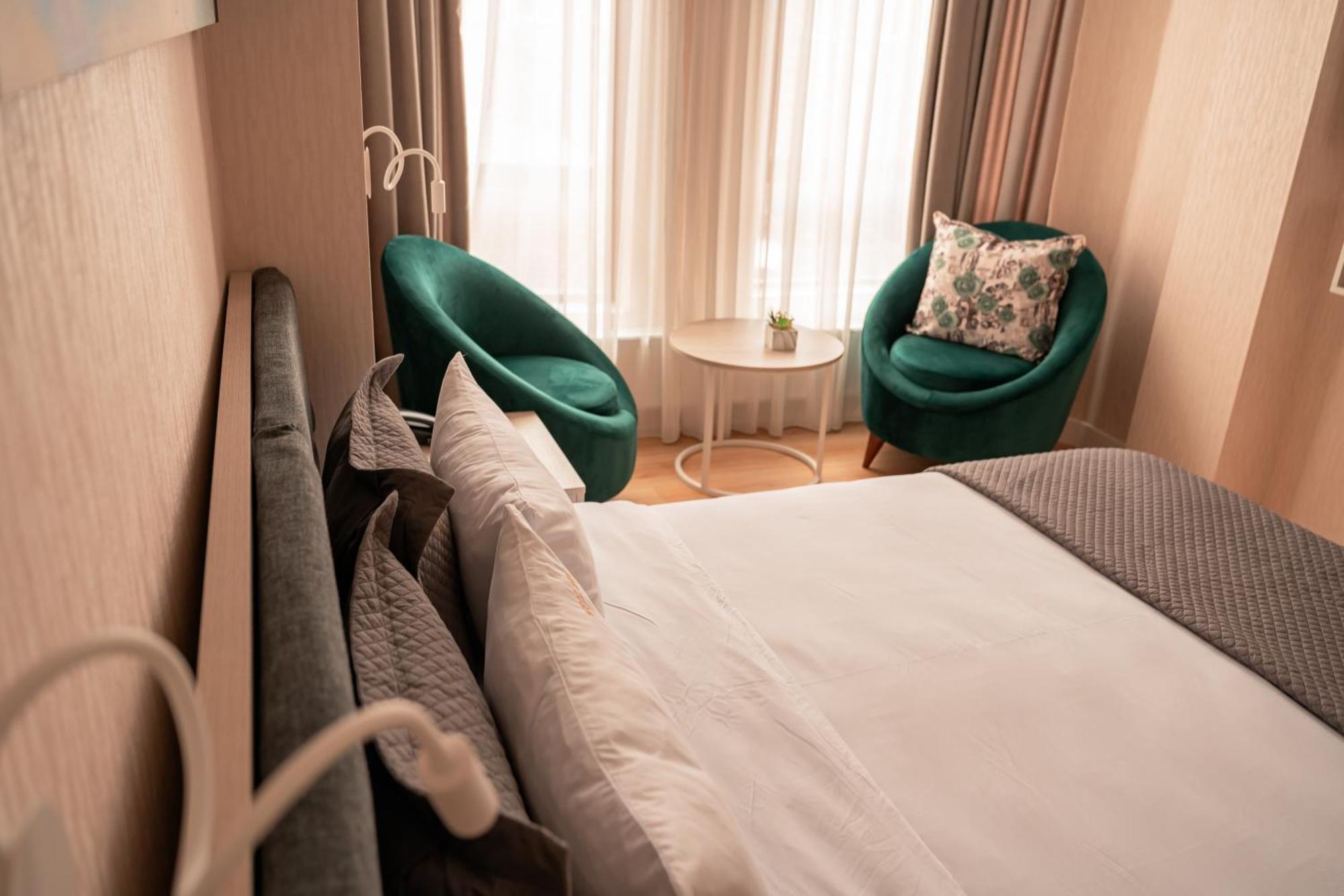 Hotel Well Inn Tbilisi Bagian luar foto