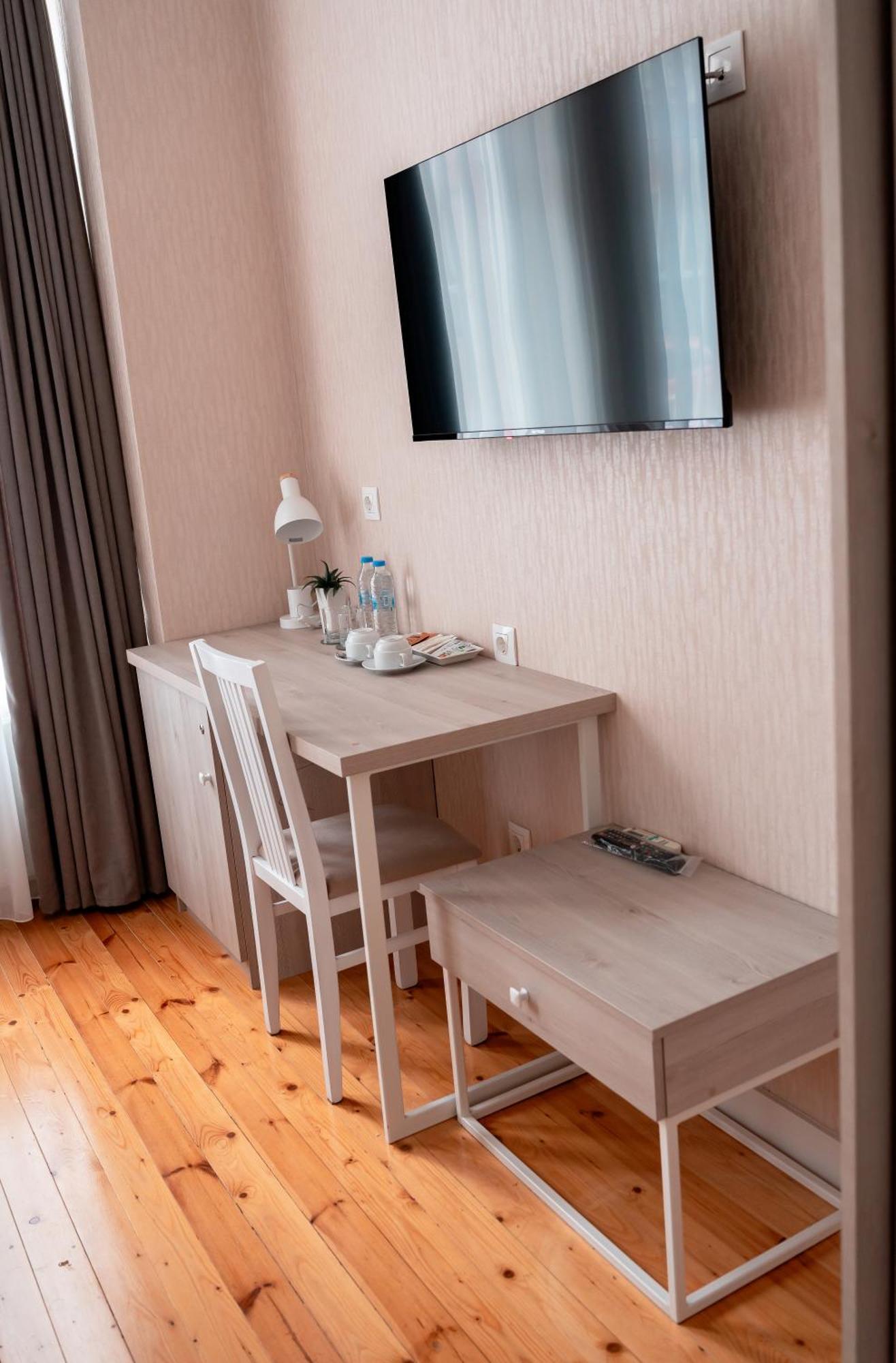 Hotel Well Inn Tbilisi Bagian luar foto