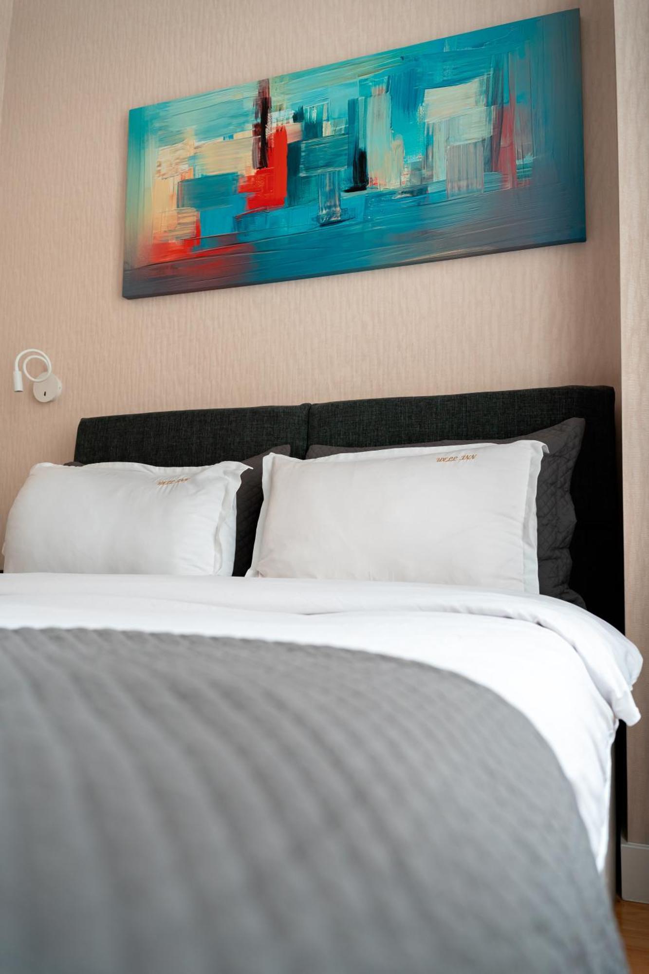 Hotel Well Inn Tbilisi Bagian luar foto