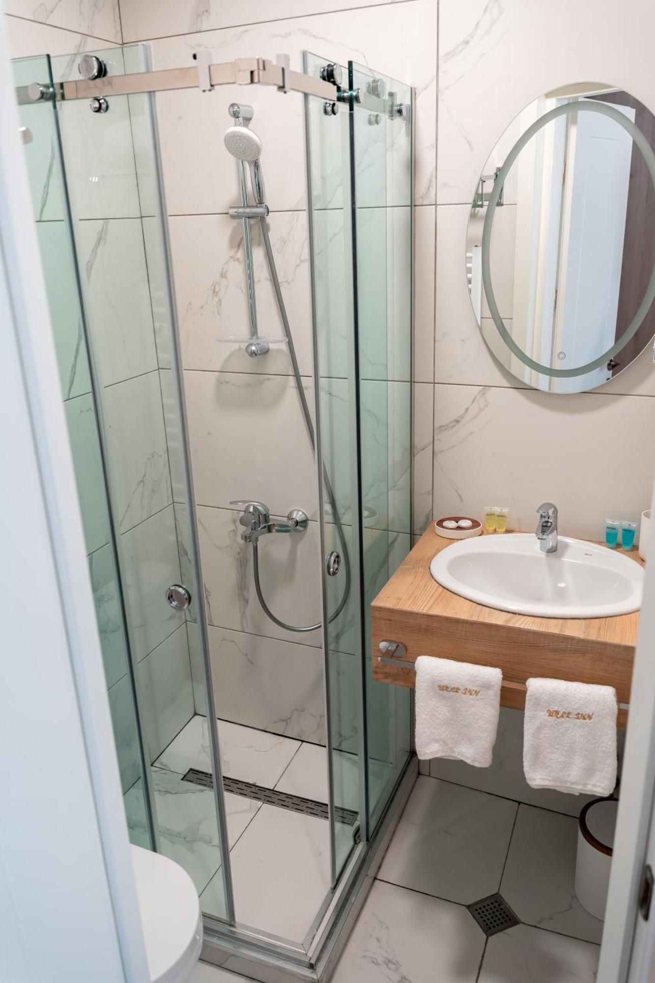 Hotel Well Inn Tbilisi Bagian luar foto