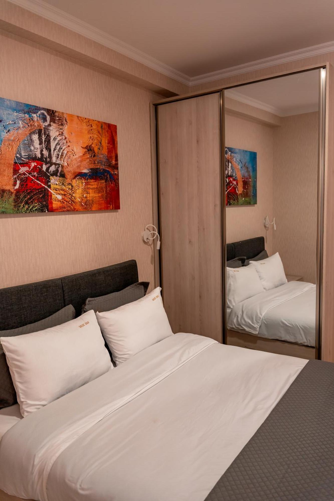 Hotel Well Inn Tbilisi Bagian luar foto