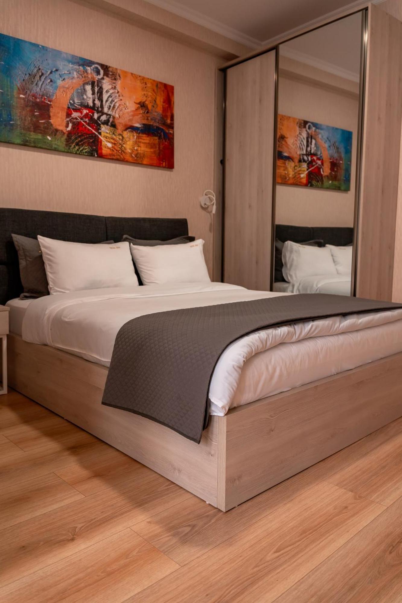 Hotel Well Inn Tbilisi Bagian luar foto