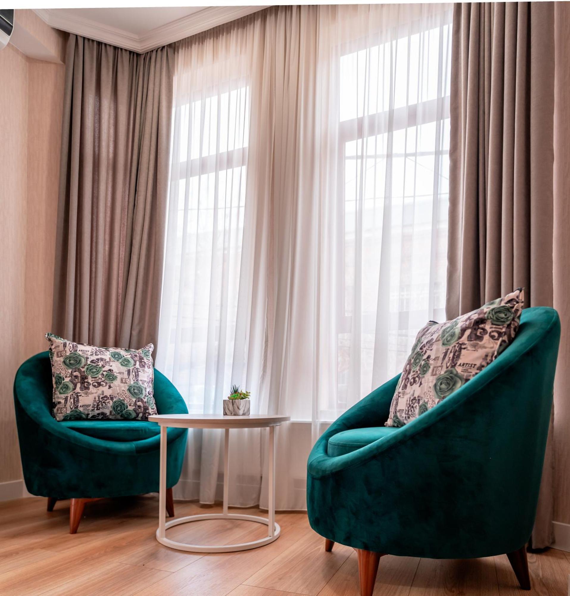 Hotel Well Inn Tbilisi Bagian luar foto
