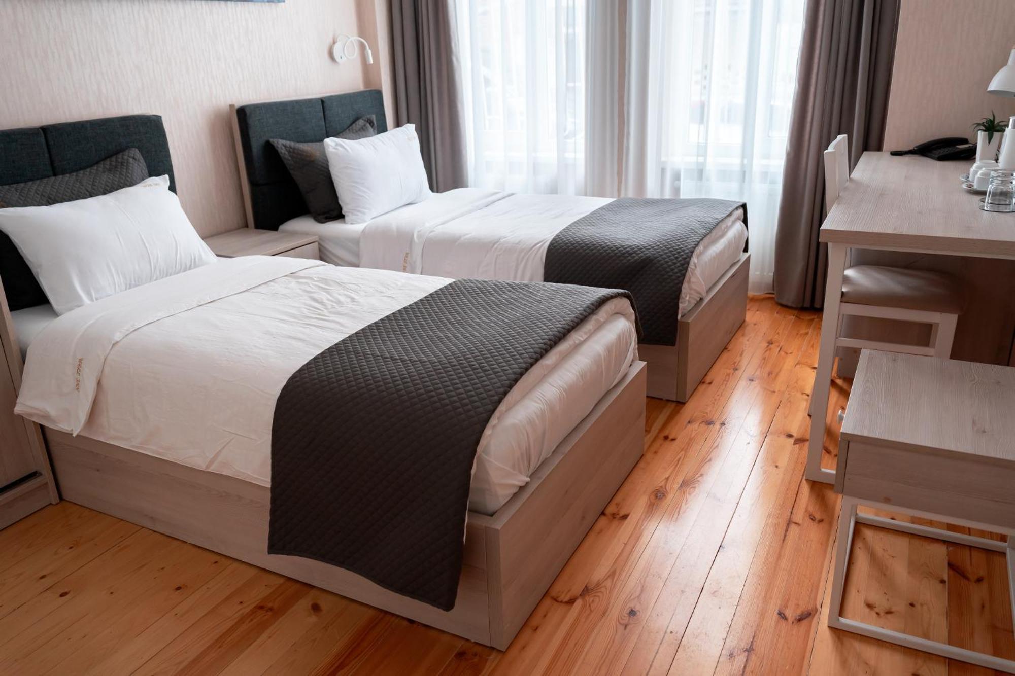 Hotel Well Inn Tbilisi Bagian luar foto