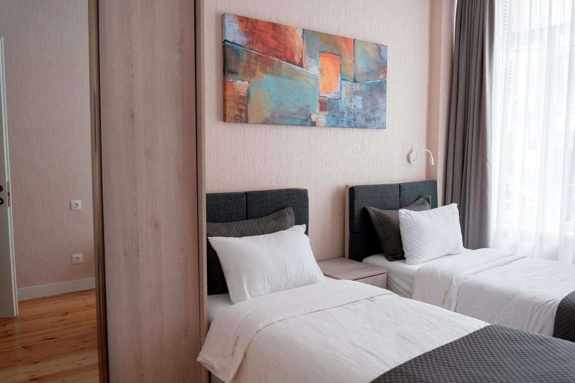 Hotel Well Inn Tbilisi Bagian luar foto