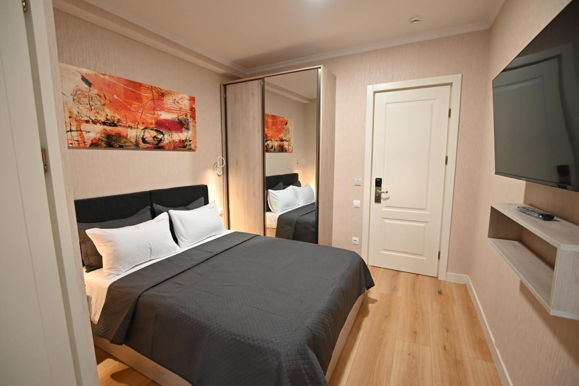 Hotel Well Inn Tbilisi Bagian luar foto